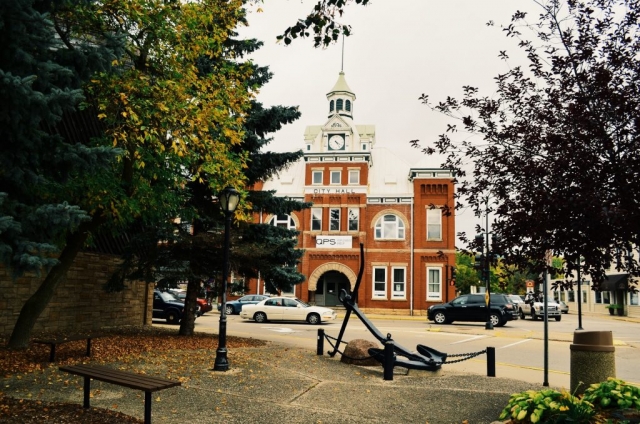 The old city hall building is located in the heart of downtown, near both rivers and across from Familiar Grounds, a local favorite coffee shop.
